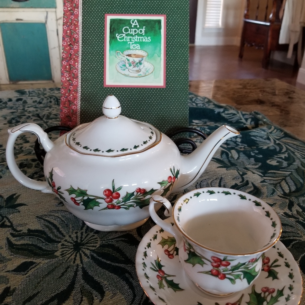 A Christmas Cup of Tea Book & Teapot Cup/Saucer